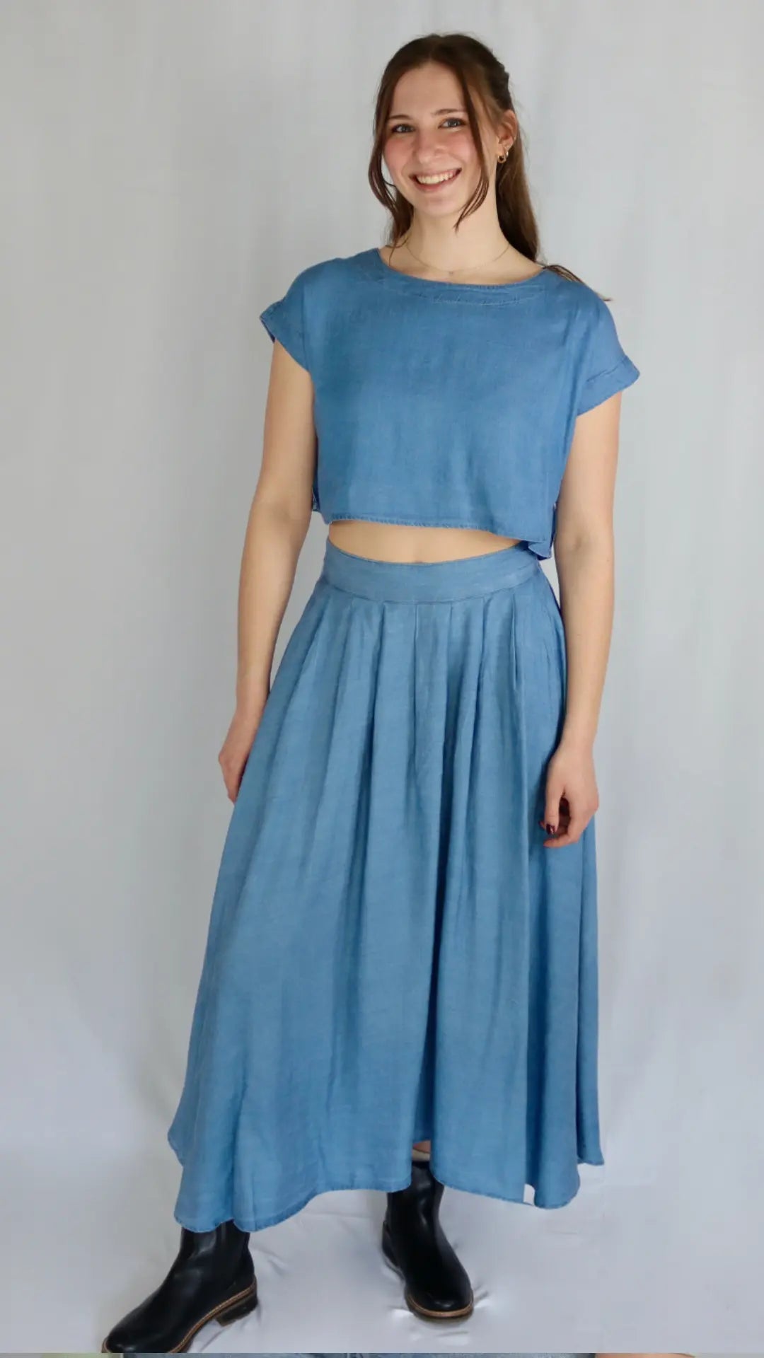 CHAMBRAY PLEATED MIDI SKIRT