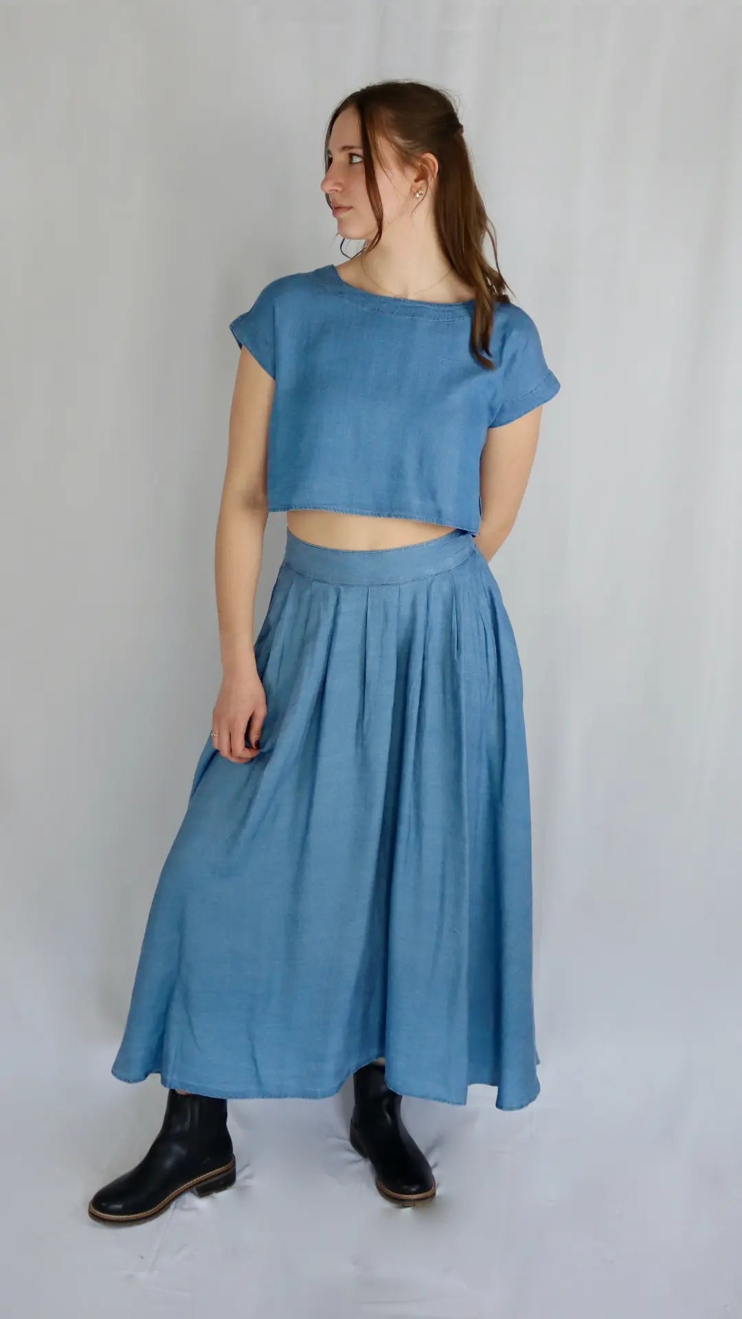 CHAMBRAY PLEATED MIDI SKIRT